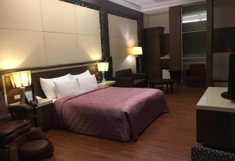 Jing Hwa Motel allows 18 year olds to book a room