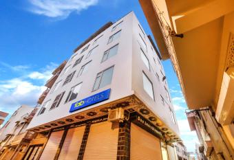 FabHotel The Lodge allows 18 year olds to book a room