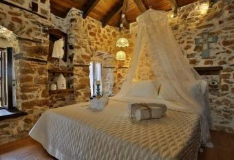 Agkaze has Balcony rooms