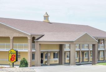 Deluxe Inn & Suites allows 18 year olds to book a room