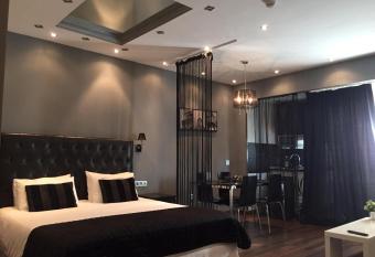 Luxury Suite Hotel Puerto Banus has Balcony rooms