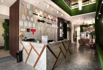 Aladdin Dream Hotel allows 18 year olds to book a room