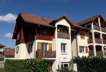 Le clos Langin allows 18 year olds to book a room