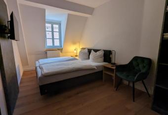 Hotel CASA ITALIA allows 18 year olds to book a room