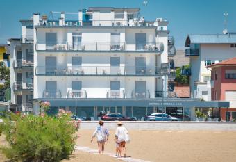 Hotel Riviera allows 18 year olds to book a room