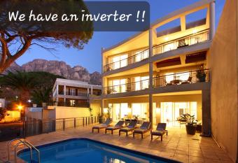 Balfour Place Guesthouse has rooms with a private hot tub