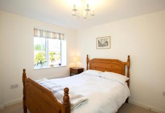 PERFECT BUSINESS ACCOMMODATION at SIDINGS FARM - Luxury Cottage Accommodation - Self Catering - Secure Parking - Fully equipped Kitchen - Towels & Linen included allows 18 year olds to book a room