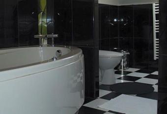 Hotel restaurant Robinson allows 18 year olds to book a room