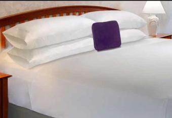 Knights Inn & Suites Dublin has rooms with a private hot tub