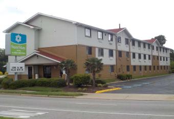 Spark By Hilton Norfolk has Smoking rooms