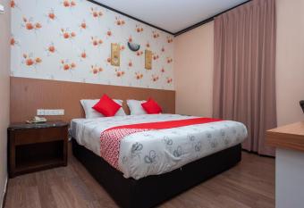 Hotel Suan Bee allows 18 year olds to book a room