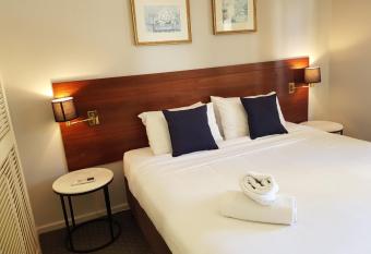 PERTH CBD APARTMENTS allows 18 year olds to book a room