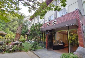 Star House allows 18 year olds to book a room