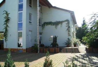 Weinhotel Wagner allows 18 year olds to book a room