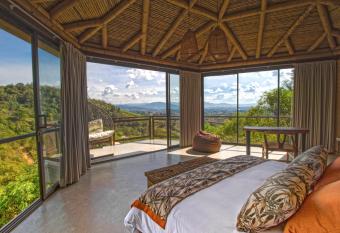 Cannua Lodge allows 18 year olds to book a room