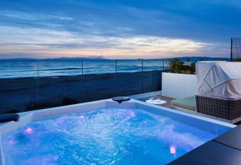 The Sense Experience Resort has rooms with a private hot tub