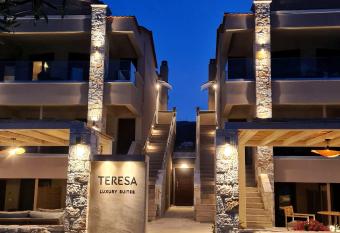 Villa Teresa Luxury Suites has Balcony rooms