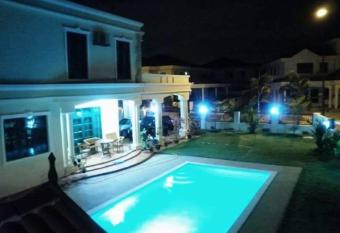 VILLA SHAMIR allows 18 year olds to book a room