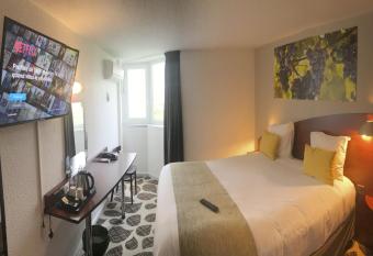 Contact H  tel Le Proven  al Bordeaux Lac allows 18 year olds to book a room