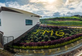 Apartamento - ApartaSuite ARGUS allows 18 year olds to book a room