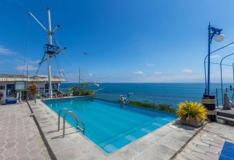 Hosteria Farallon Dillon has Balcony rooms