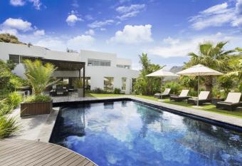 CUBE Guest House has Balcony rooms