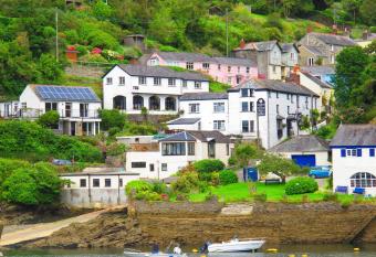 The Old Ferry Inn allows 18 year olds to book a room