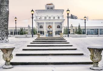 Four Seasons Island Resort has Balcony rooms