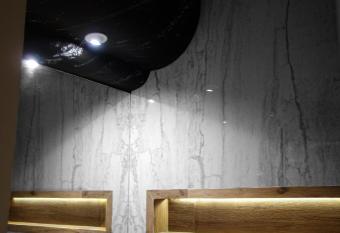 New York Hotel/Motel has Smoking/Balcony rooms