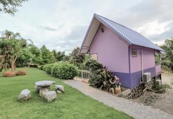 OYO 75308 Pea Najan Home Resort allows 18 year olds to book a room