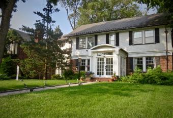 Guesthouse allows 18 year olds to book a room