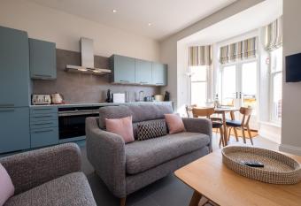 Trehafod has Balcony rooms