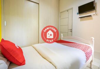 OYO 3782 Gunung Anyar allows 18 year olds to book a room