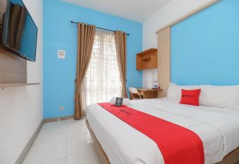 RedDoorz Syariah Plus @ Wisma Bougenville Karawaci allows 18 year olds to book a room