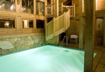 Best Western Chalet les Saytels has Balcony rooms