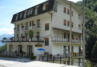 Albergo Ristorante Regina has Balcony rooms