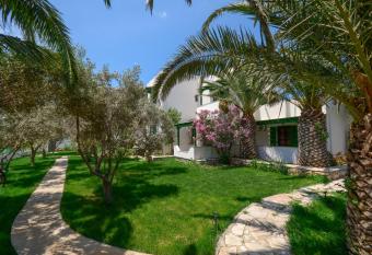 Studios Vrettos a Kitesurfer Paradise has Balcony rooms