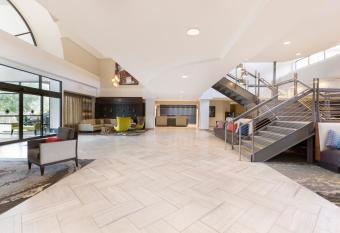 DoubleTree Suites by Hilton Nashville Airport has Balcony rooms