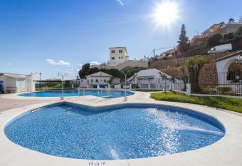 Casa Bonita-overlooking the sea has Balcony rooms
