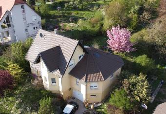 Chez Olivier et Josette sur Mulhouse Sud allows 18 year olds to book a room