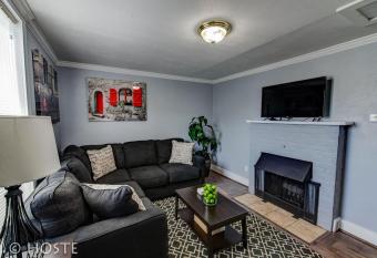 *H* NEW! Downtown Cottage Newly Renovated! * has Balcony rooms