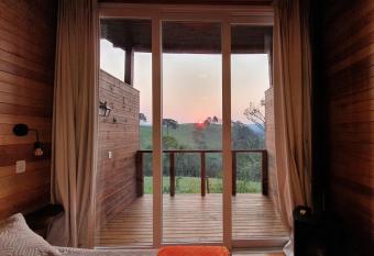 Pousada Bracatinga has Balcony rooms