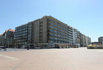 Zeezicht Oostduinkerke - Residentie Golfslag allows 18 year olds to book a room