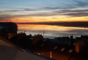 Spacious Victorian Flat 3 bed, Ideal Base for Snowdonia allows 18 year olds to book a room