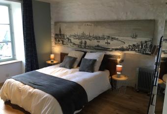 La Maison de Mano has Balcony rooms