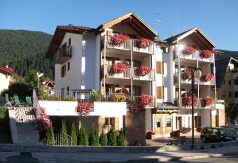 Residence Cima Tosa has Balcony rooms