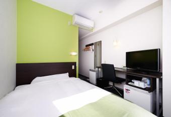 Super Hotel Tozai line Ichikawa Myoden Ekimae allows 18 year olds to book a room