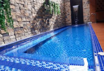 Hotel Le  n Dorado allows 18 year olds to book a room