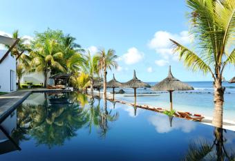 Recif Attitude (Adults Only) allows 18 year olds to book a room