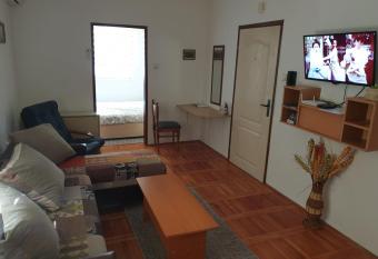 city center apartment 1 allows 18 year olds to book a room